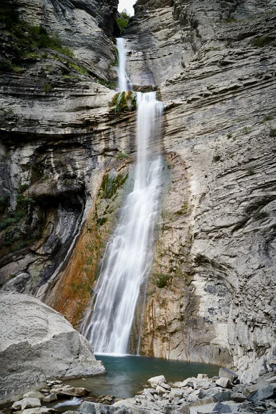 Cascada del Sorrosal en Broto, vía ferrata junto a la doble cascada, Pirineo Aragonés