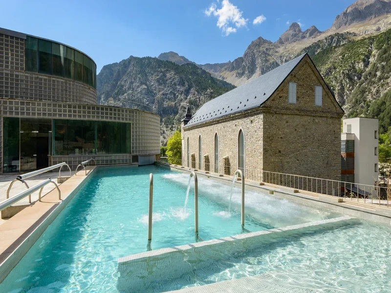 Balneario de Panticosa en el Valle de Tena, aguas termales en el Pirineo