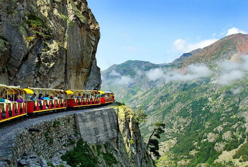 Petit Train d'Artouste, tren de montaña a 2.000 metros en el Pirineo francés, accesible desde Sallent de Gállego