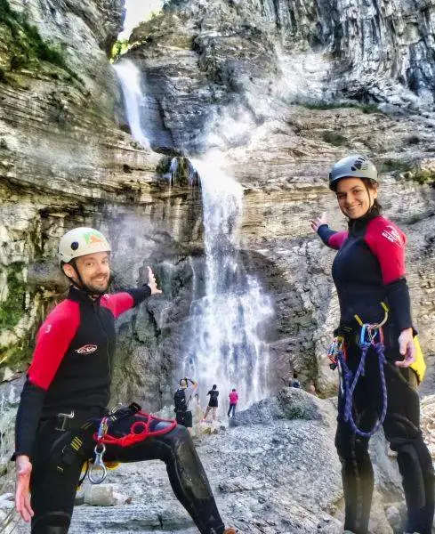 Rápel de 45 m en el barranco del Sorrosal, Broto (Ordesa)