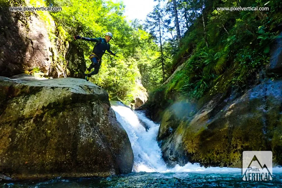 Saltos barranco Susú Laruns Francia