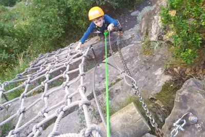 Vía ferrata de los Duendes en Broto, Ordesa. Cadenas y grapas para toda la familia.